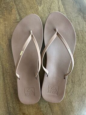 Reef Women's Cushion Flip Flops in Espresso | Size 9